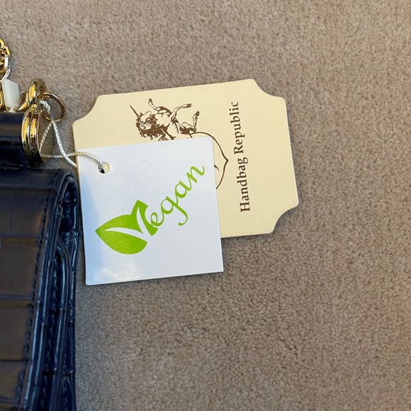 NWT Handbag Republic VEGAN handle crossbody/clutch - Picture 5 of 5